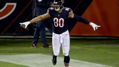 A one-yard TD catch by Jimmy Graham closes the gap at Soldier Field.
