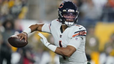 Justin Fields was one of three Bears players recognized for outstanding performances Sunday night.